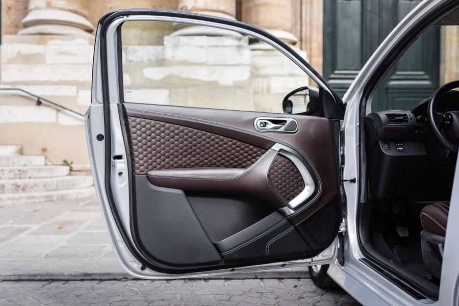 Детали интерьера Aston Martin Cygnet Cygnet & Colette 2011 года  (фото 13 из 29)